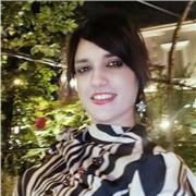 Docente di storia impartisce lezioni di storia a bambini di scuola elementare,media e ragazzi di scuola superiore